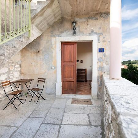 Old Town Studio And Apartment Vrsar Exterior photo