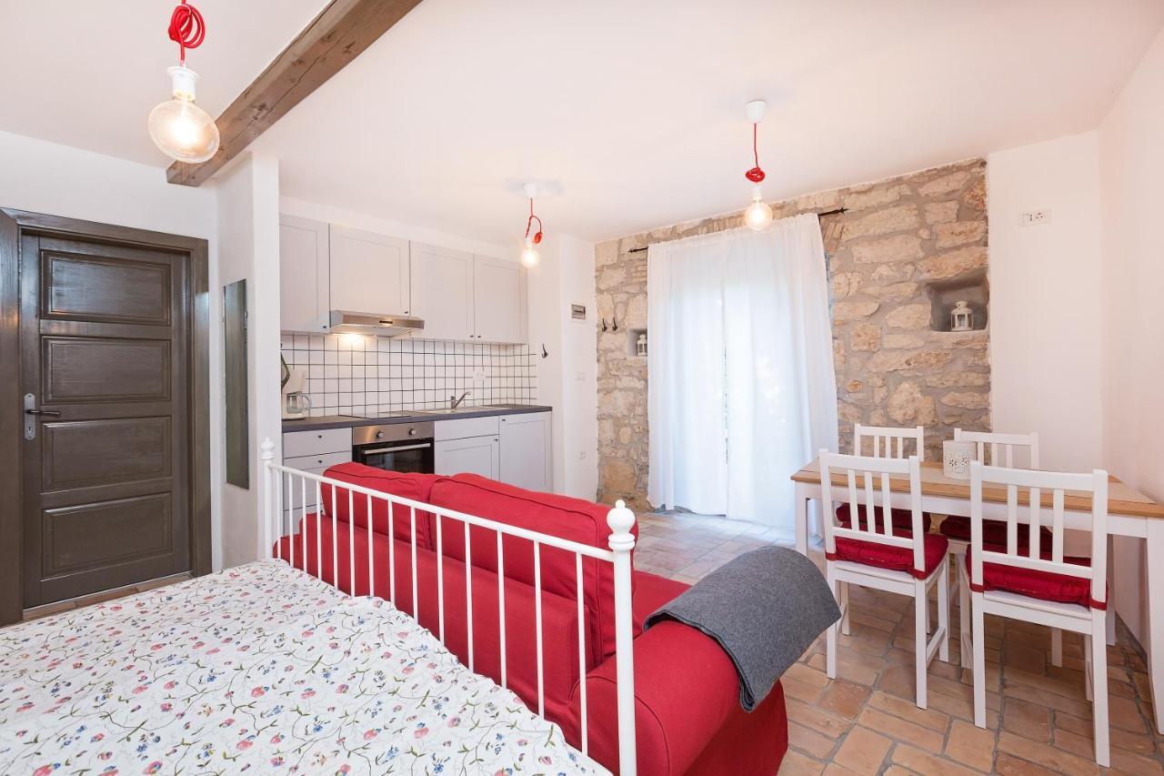 Old Town Studio And Apartment Vrsar Exterior photo