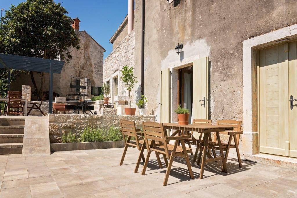 Old Town Studio And Apartment Vrsar Exterior photo